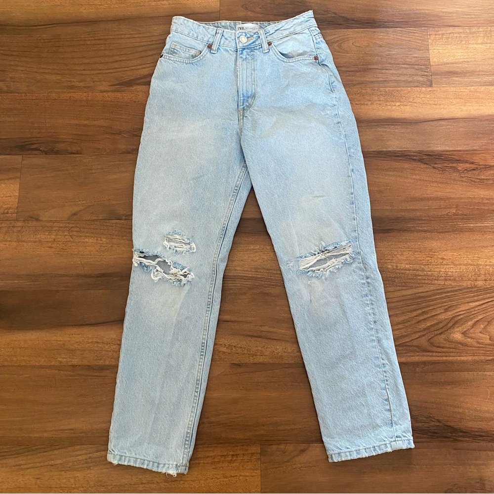 Zara‎ Light Wash Ripped Knee Jeans, 4